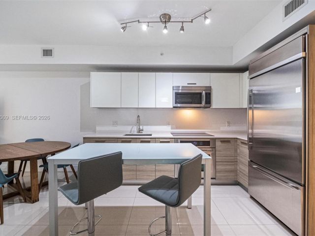 Apartment for rent  Unit #700 - photo 7441254