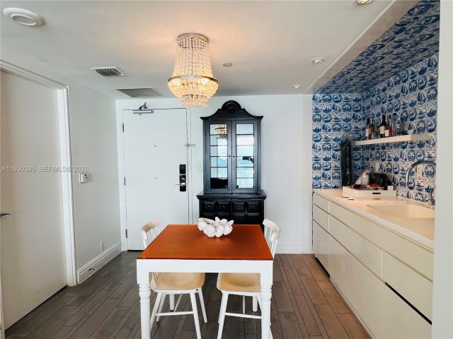 Apartment for sale  Unit #910 - photo 7293621