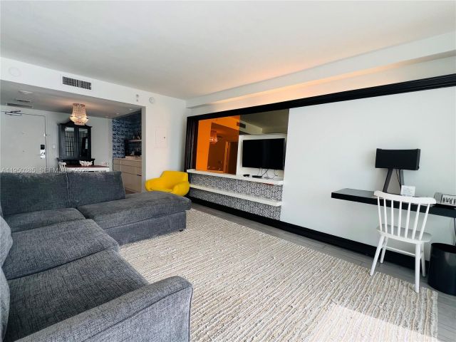 Apartment for sale  Unit #910 - photo 7293623