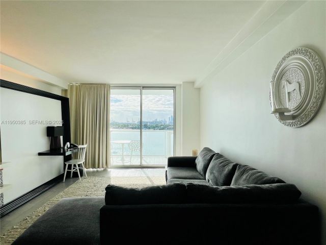 Apartment for sale  Unit #910 - photo 7293624