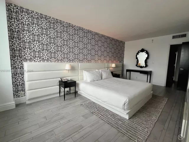 1-bedroom condo for sale in Miami Beach - 1100 West Ave 910 - MondialRealty