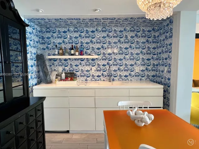 1-bedroom condo for sale in Miami Beach - 1100 West Ave 910 - MondialRealty
