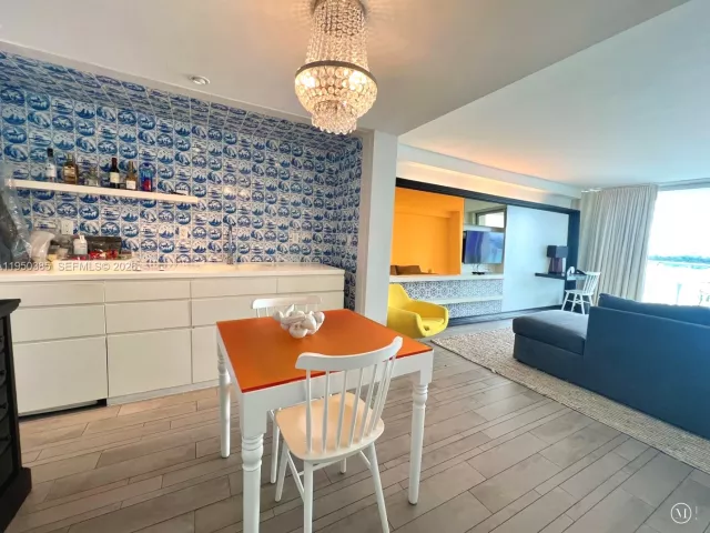 1-bedroom condo for sale in Miami Beach - 1100 West Ave 910 - MondialRealty