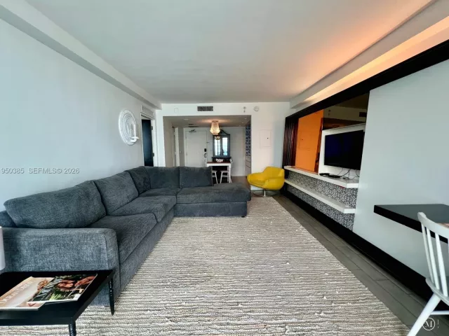 1-bedroom condo for sale in Miami Beach - 1100 West Ave 910 - MondialRealty