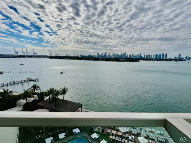 1-bedroom condo for sale in Miami Beach - 1100 West Ave 910 - MondialRealty