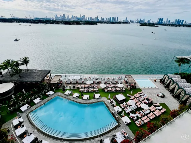 1-bedroom condo for sale in Miami Beach - 1100 West Ave 910 - MondialRealty