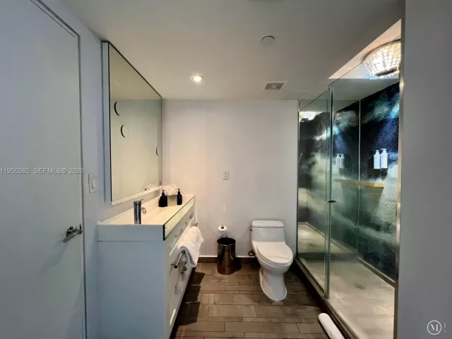 1-bedroom condo for sale in Miami Beach - 1100 West Ave 910 - MondialRealty