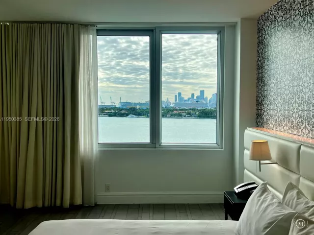 1-bedroom condo for sale in Miami Beach - 1100 West Ave 910 - MondialRealty