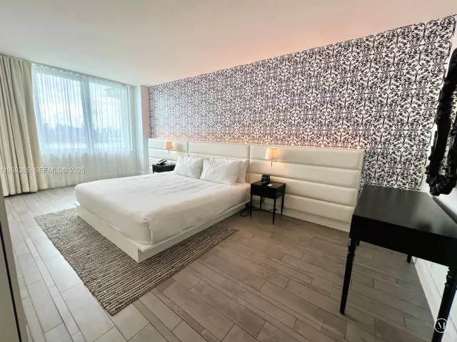 1-bedroom condo for sale in Miami Beach - 1100 West Ave 910 - MondialRealty