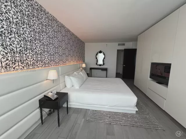 1-bedroom condo for sale in Miami Beach - 1100 West Ave 910 - MondialRealty