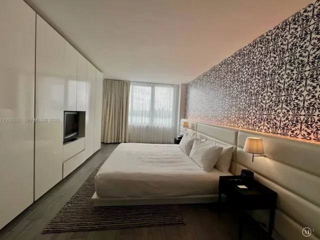 1-bedroom condo for sale in Miami Beach - 1100 West Ave 910 - MondialRealty