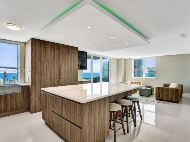 Apartment for sale  Unit #2701 - photo 7294007