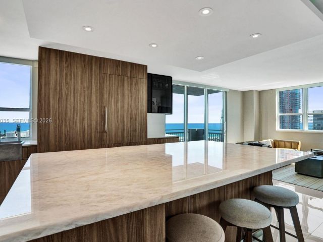 Apartment for sale  Unit #2701 - photo 7294011