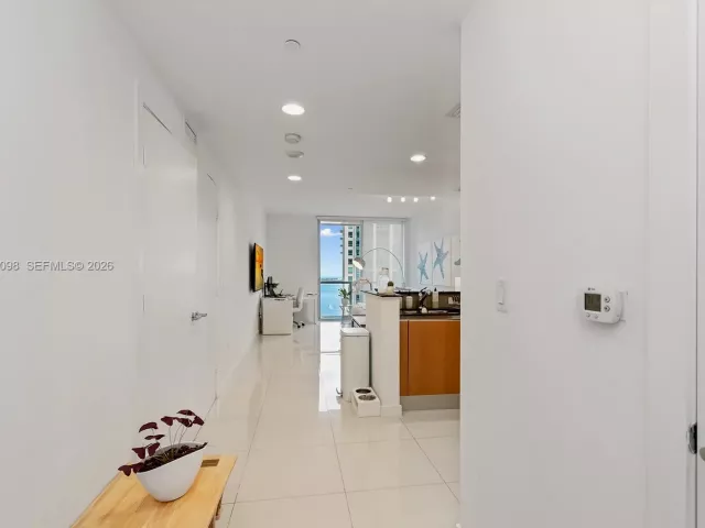 2-bedroom condo for rent in Miami - 1060 Brickell Ave 2207 - MondialRealty