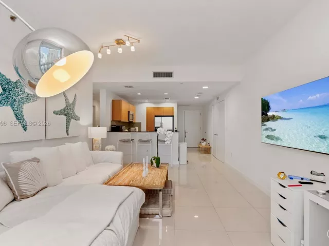 2-bedroom condo for rent in Miami - 1060 Brickell Ave 2207 - MondialRealty