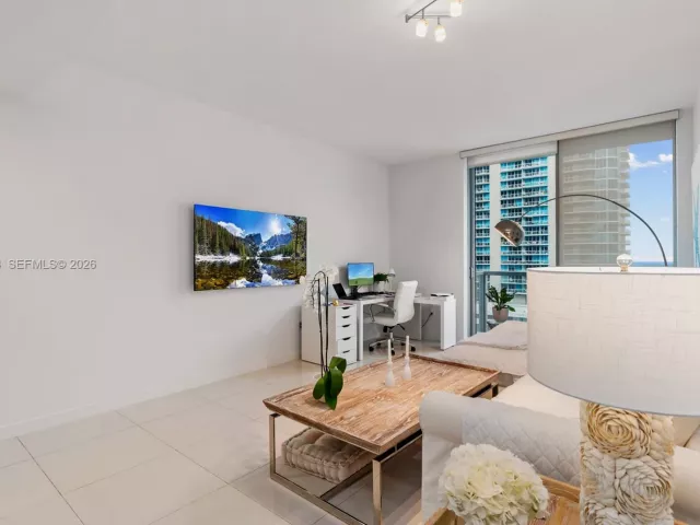 2-bedroom condo for rent in Miami - 1060 Brickell Ave 2207 - MondialRealty
