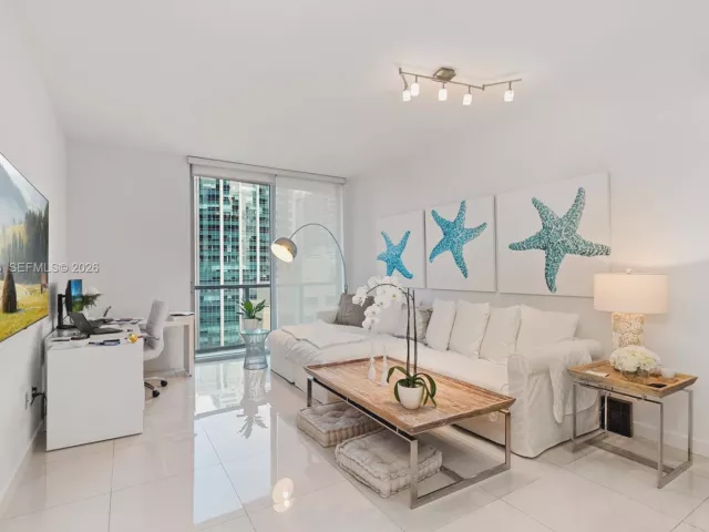 2-bedroom condo for rent in Miami - 1060 Brickell Ave 2207 - MondialRealty
