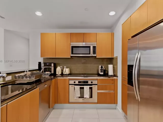 2-bedroom condo for rent in Miami - 1060 Brickell Ave 2207 - MondialRealty