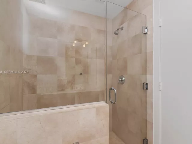 2-bedroom condo for rent in Miami - 1060 Brickell Ave 2207 - MondialRealty