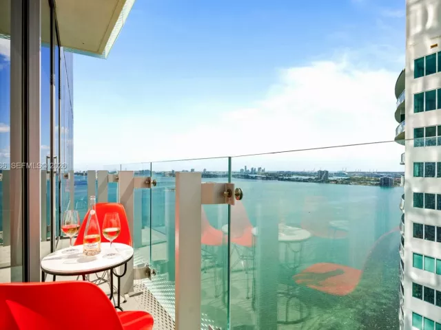 1-bedroom condo for sale in Miami - 700 NE 26th Ter 2404 - MondialRealty