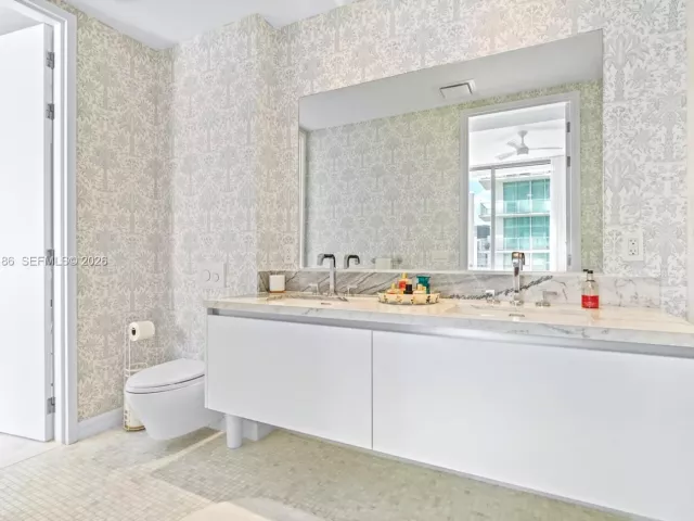 1-bedroom condo for sale in Miami - 700 NE 26th Ter 2404 - MondialRealty