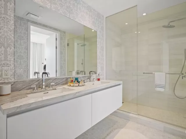 1-bedroom condo for sale in Miami - 700 NE 26th Ter 2404 - MondialRealty