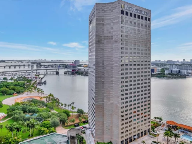 1-bedroom condo for sale in Miami - 325 S Biscayne Blvd 2616 - MondialRealty