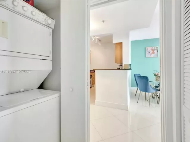 1-bedroom condo for sale in Miami - 325 S Biscayne Blvd 2616 - MondialRealty