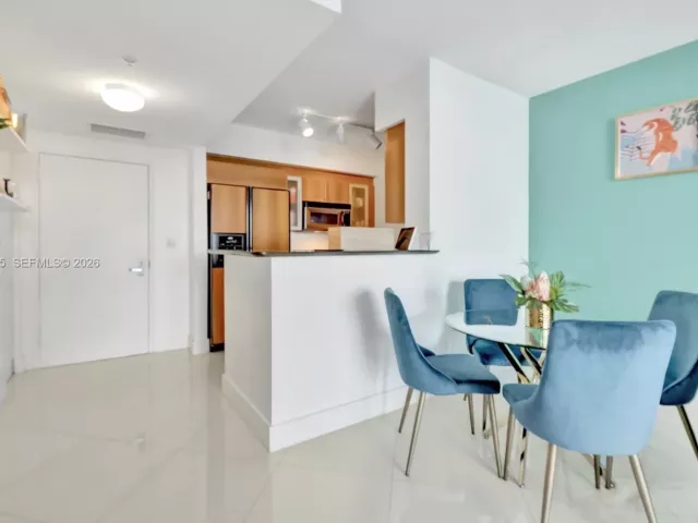 1-bedroom condo for sale in Miami - 325 S Biscayne Blvd 2616 - MondialRealty