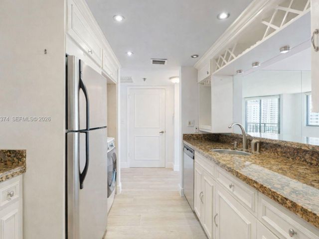 Apartment for rent  Unit #1111 - photo 7469771