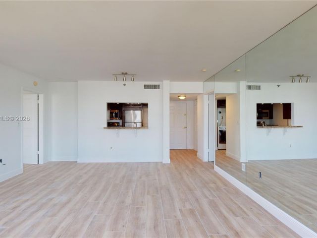 Apartment for rent  Unit #1111 - photo 7469776