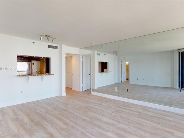 Apartment for rent  Unit #1111 - photo 7469777