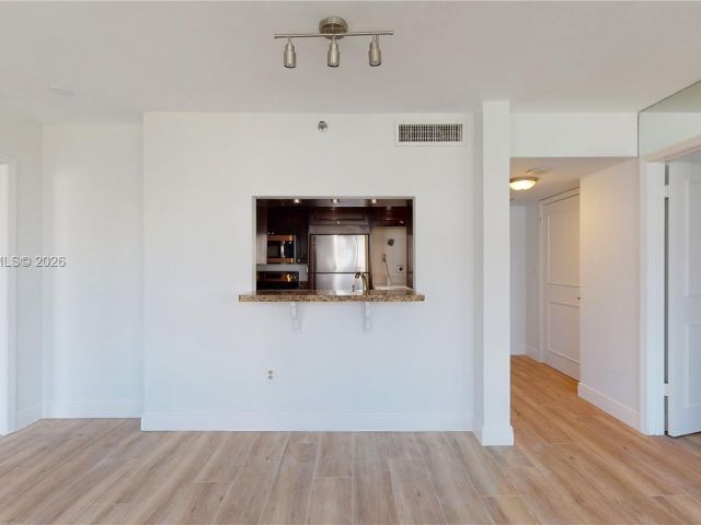 Apartment for rent  Unit #1111 - photo 7469778