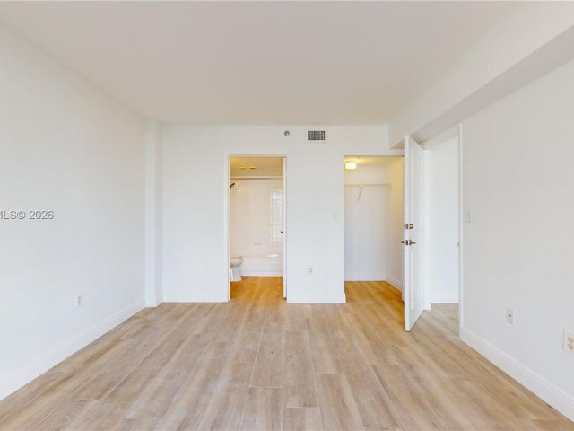 Apartment for rent  Unit #1111 - photo 7469779