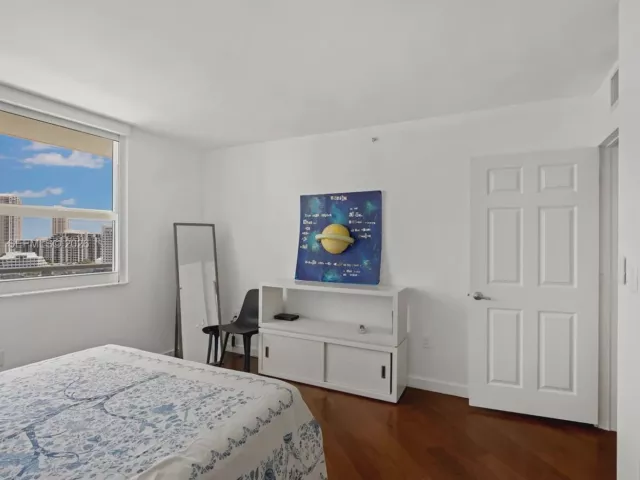 1-bedroom condo for rent in Miami - 1155 Brickell Bay Dr 1806 - MondialRealty