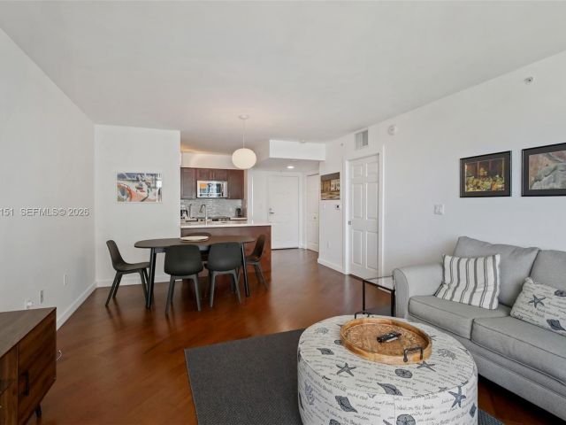 Apartment for rent  Unit #1806 - photo 7296724