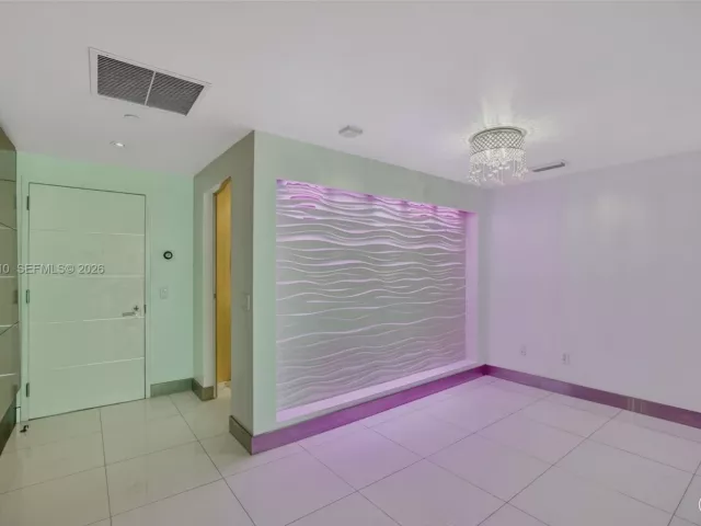 2-bedroom condo for sale in Aventura - 2950 NE 188th St 302 - MondialRealty