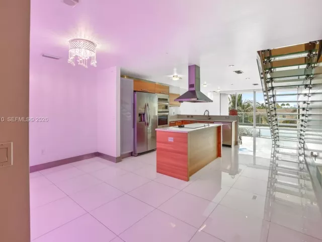 2-bedroom condo for sale in Aventura - 2950 NE 188th St 302 - MondialRealty