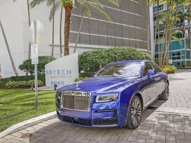 2-bedroom condo for sale in Aventura - 2950 NE 188th St 302 - MondialRealty