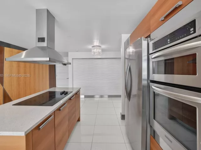 2-bedroom condo for sale in Aventura - 2950 NE 188th St 302 - MondialRealty