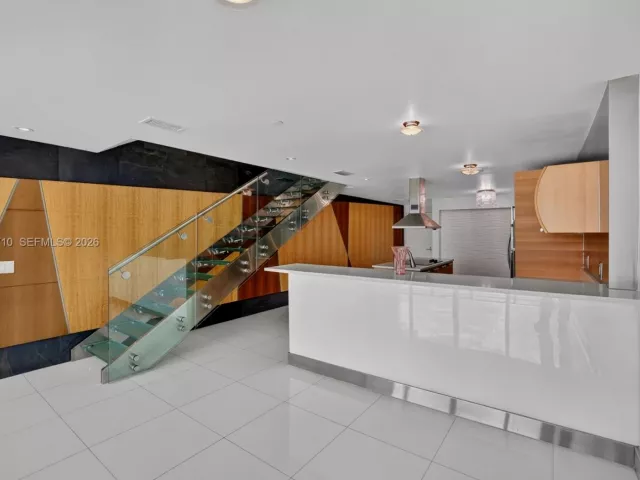 2-bedroom condo for sale in Aventura - 2950 NE 188th St 302 - MondialRealty