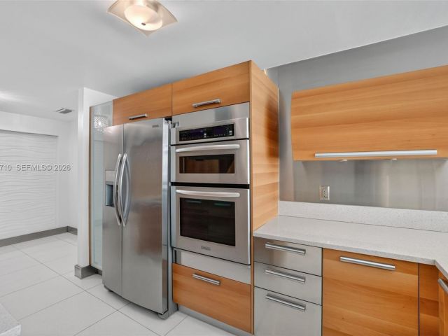 Apartment for sale  Unit #302 - photo 7353981