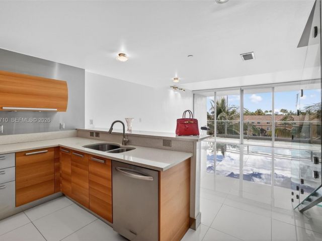 Apartment for sale  Unit #302 - photo 7353988