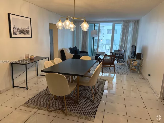2-bedroom condo for sale in Miami Beach - 5401 Collins Ave 107 - MondialRealty