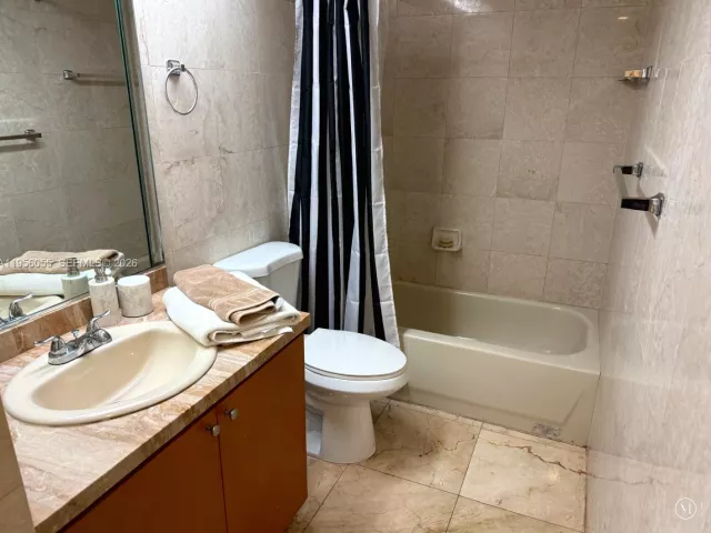 2-bedroom condo for sale in Miami Beach - 5401 Collins Ave 107 - MondialRealty