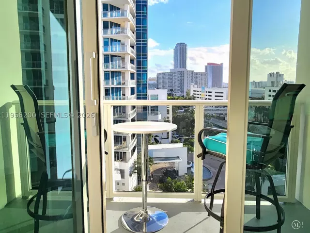 2-bedroom condo for rent in Hollywood - 3505 S Ocean Dr 901 - MondialRealty