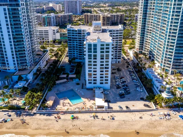 2-bedroom condo for rent in Hollywood - 3505 S Ocean Dr 901 - MondialRealty