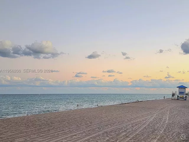 2-bedroom condo for rent in Hollywood - 3505 S Ocean Dr 901 - MondialRealty