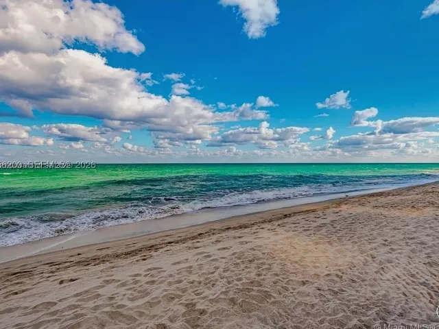 2-bedroom condo for rent in Hollywood - 3505 S Ocean Dr 901 - MondialRealty