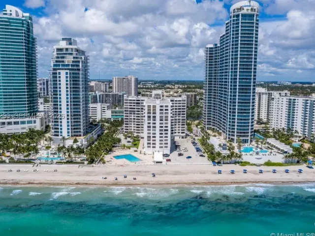 2-bedroom condo for rent in Hollywood - 3505 S Ocean Dr 901 - MondialRealty